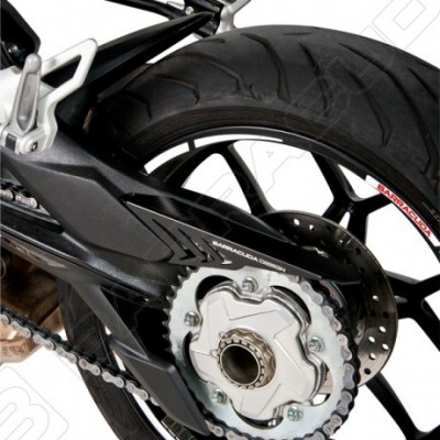 BARRACUDA Copricatena nero in alluminio per MV AGUSTA BRUTALE 675 / 800 - STRADALE 800