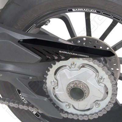 BARRACUDA Copricatena nero in alluminio per MV AGUSTA BRUTALE 675 / 800 - STRADALE 800