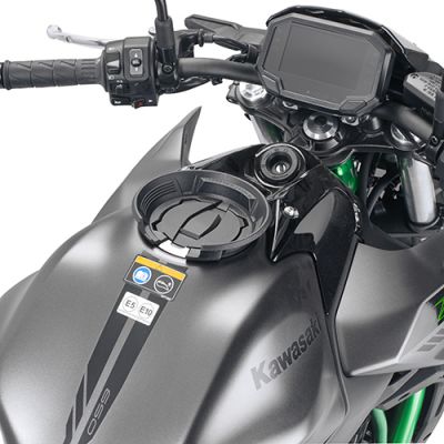GIVI BF81 Flangia per borse da serbatoio TANKLOCK - TanklockED per KAWASAKI Z 650 2023 / 2026 - Z 650 S 2026 - Z 1100 2026