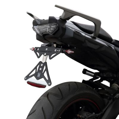 BARRACUDA Portatarga reclinabile per frecce aftermarket per YAMAHA TRACER 900 / GT 2018 / 2021 - TRACER 9 2022 / 2023