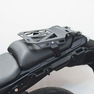 ISOTTA Portapacchi per la sella del passeggero in alluminio per Yamaha Tracer 900 2015 / 2017