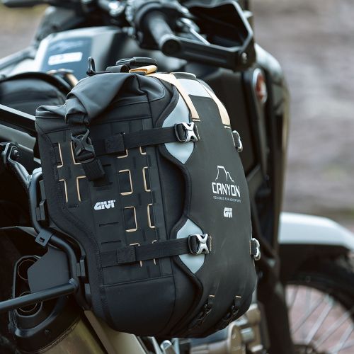 GIVI GRT727 CANYON Borsa laterale 25 litri scantonata waterproof con sistema di fissaggio MONOKEY CAM-SIDE