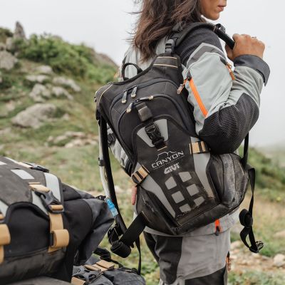 GIVI GRT731 Zaino da enduro 12 litri con predisposizione per sacca idrica