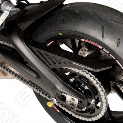BARRACUDA copricatena nero in alluminio per YAMAHA MT-09 2014 / 2016 - TRACER 900 / GT 2015 / 2020